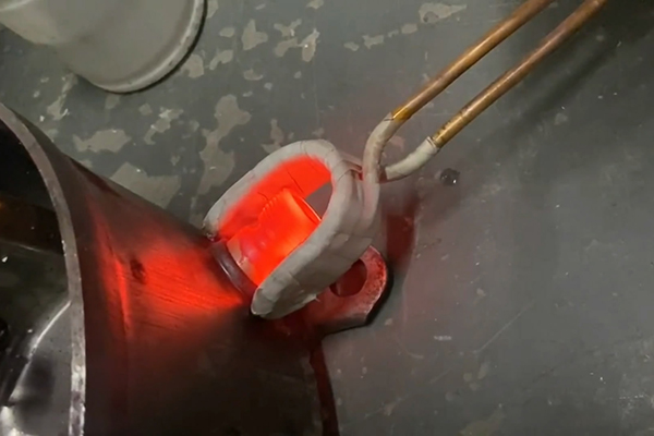 手持式高頻焊機，高頻加熱機它不單可以焊接銅管，還可以做熱處理