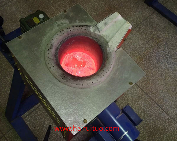小型實驗熔煉爐，特別是用于熔煉銅的中頻電爐，是實驗室或小規模生產環境中常用的設備