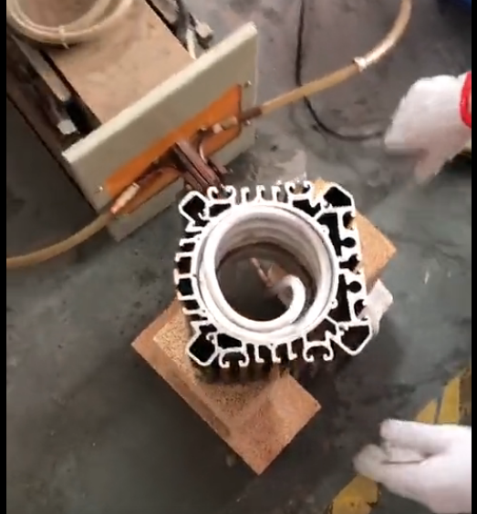 高頻感應加熱設備——新能源電機殼熱套的應用(圖3) 高頻感應加熱設備——新能源電機殼熱套的應用(圖3)