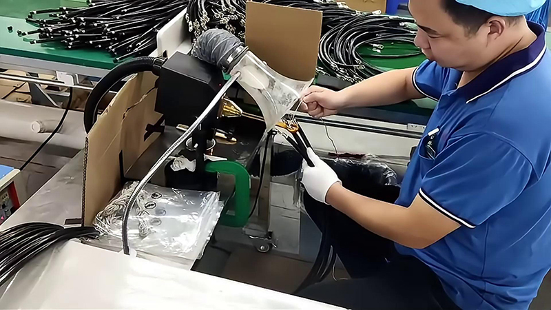 高頻焊接機(jī)，輕松實(shí)現(xiàn)接線端子錫焊，讓你的工作更輕松！
