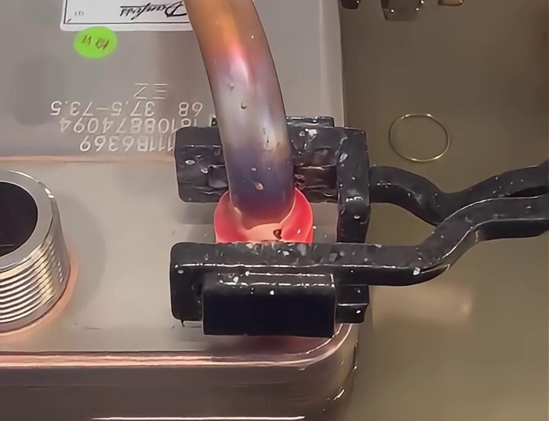 手持式高頻焊機(jī)，它在散熱器銅鋁焊接領(lǐng)域表現(xiàn)出色
