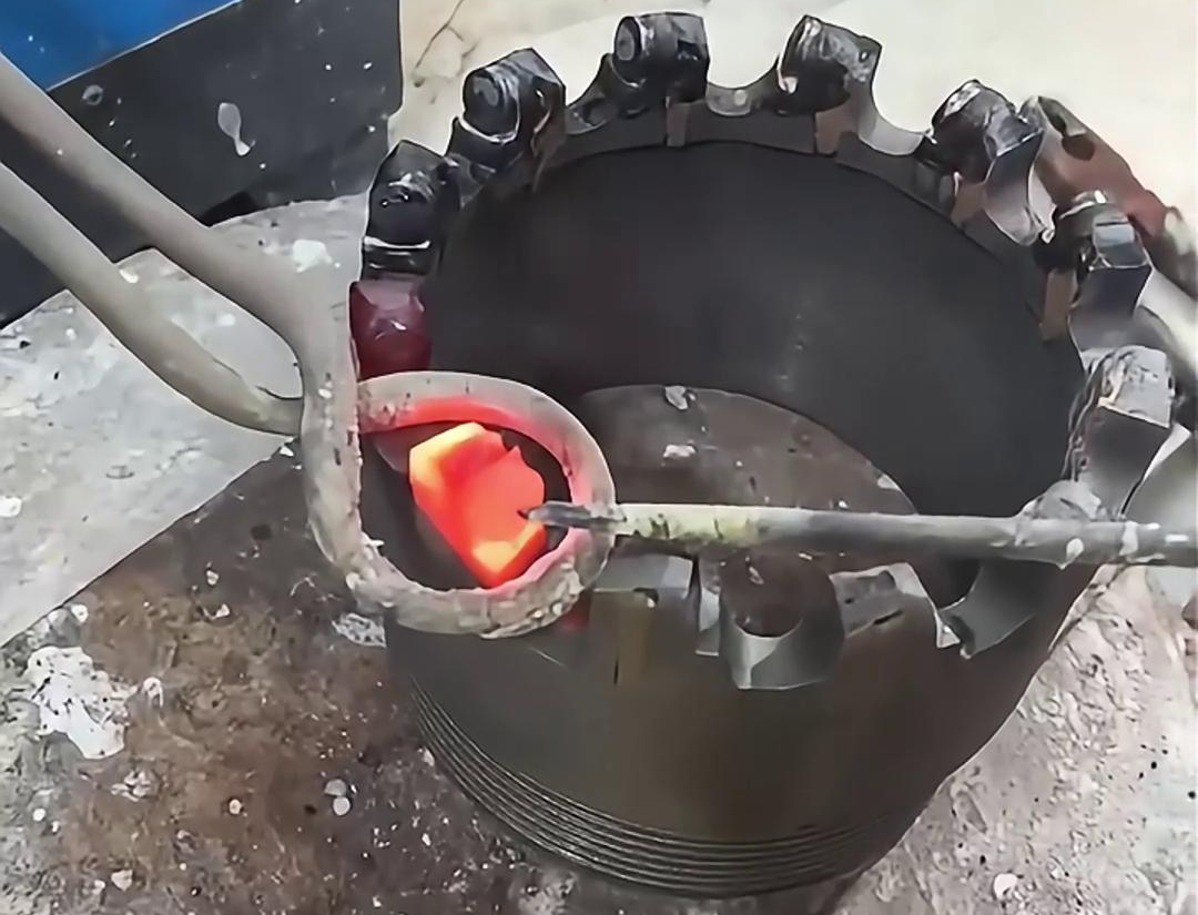 海拓高頻加熱機(jī):鋸片鋸齒合金拆卸的得力助手(圖3) 海拓高頻加熱機(jī):鋸片鋸齒合金拆卸的得力助手(圖3)
