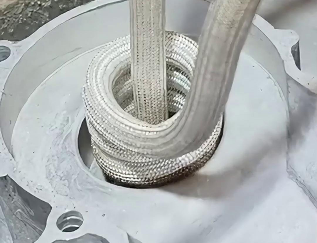 鋁殼外殼內孔類的加熱設備，而高頻加熱機無疑是一個值得考慮的選擇