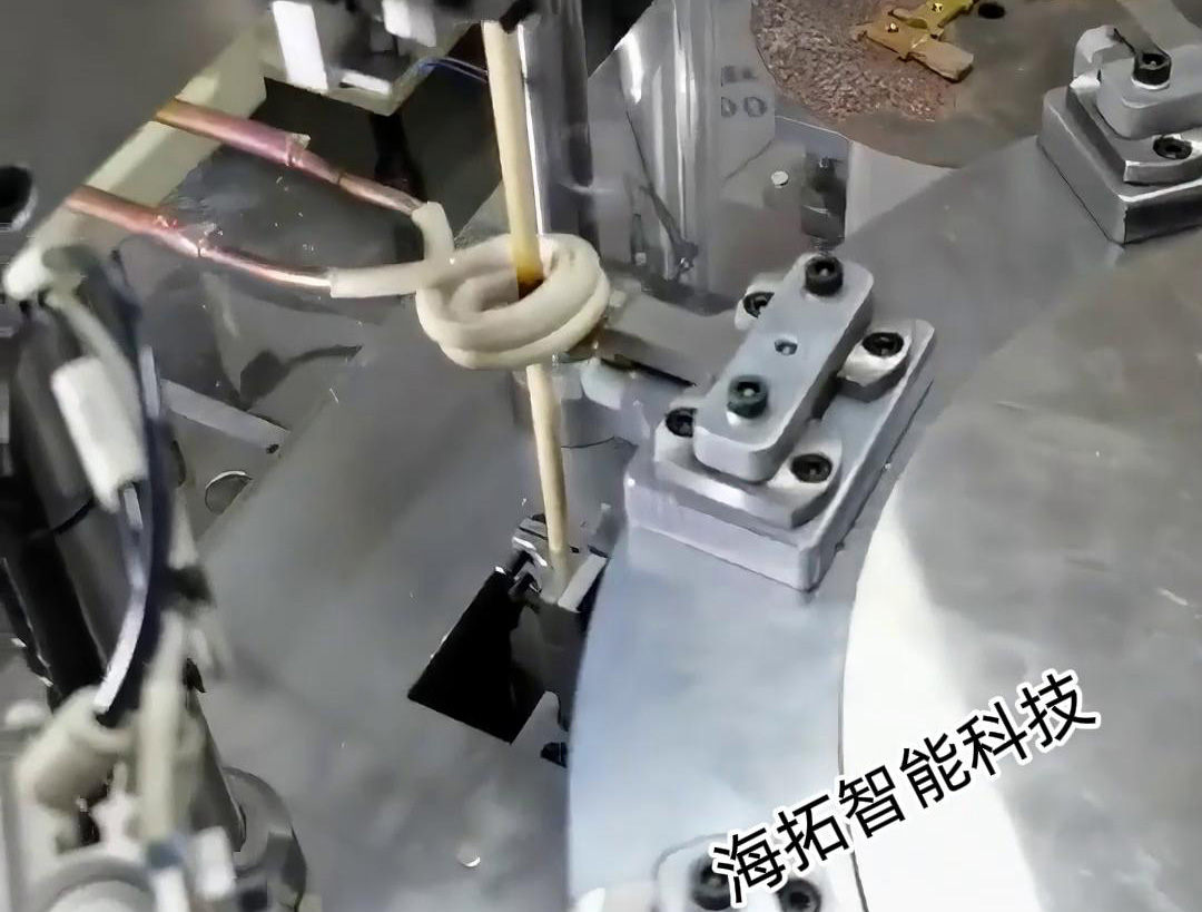 高頻釬焊設(shè)備對銅件觸點(diǎn)自動化焊接的全過程