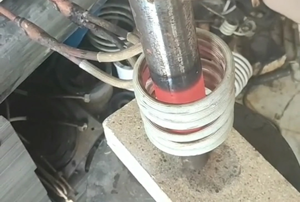 選一個好的小型高頻淬火機廠家,主要看幾個方面