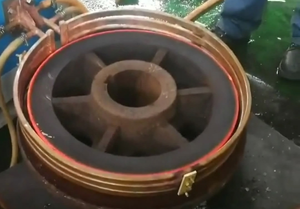 淬火機淬火時無需人工操作，淬火一鍵完成，節約人力成本。